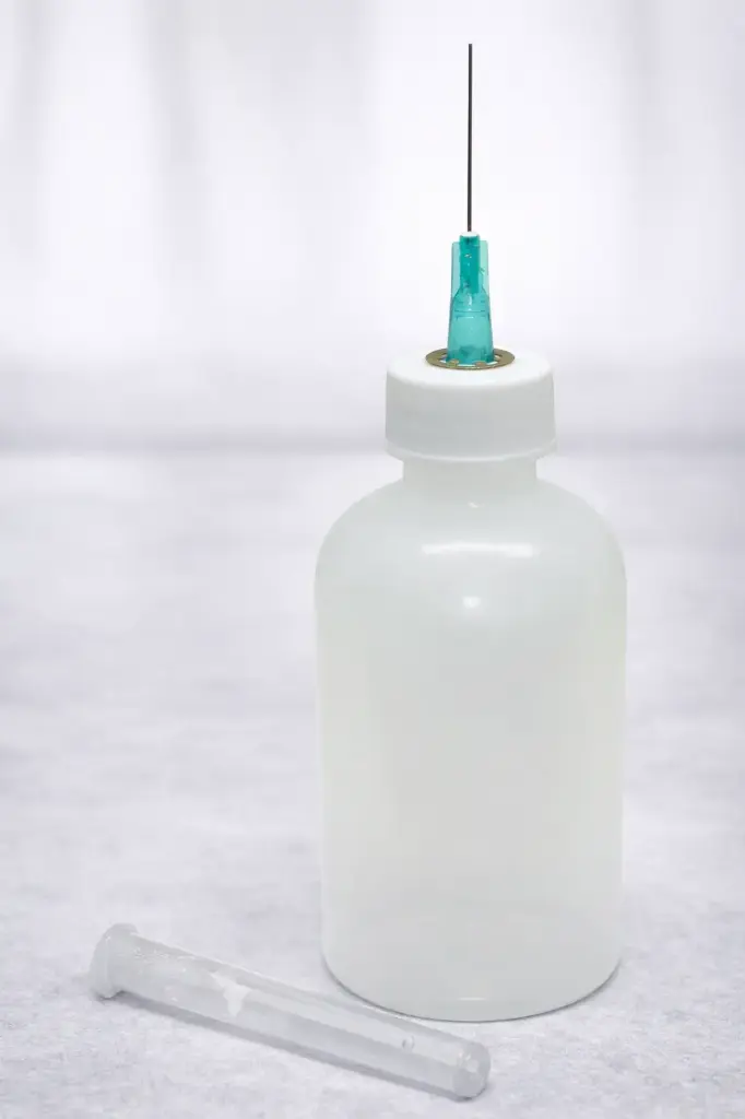 HYPO 25 PLEX CEMENT APPLICATOR FOR ACRYLIC